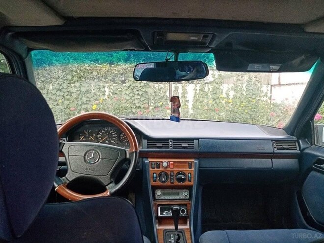 Mercedes E 220 1993, 610,000 km - 2.2 l - Masallı