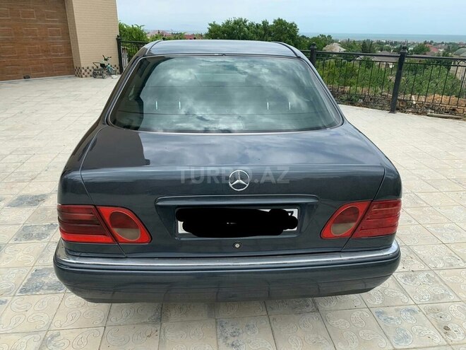 Mercedes E 220 1997, 460,000 km - 2.2 l - Sumqayıt