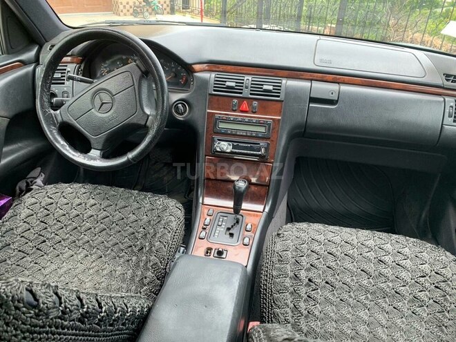 Mercedes E 220 1997, 460,000 km - 2.2 l - Sumqayıt