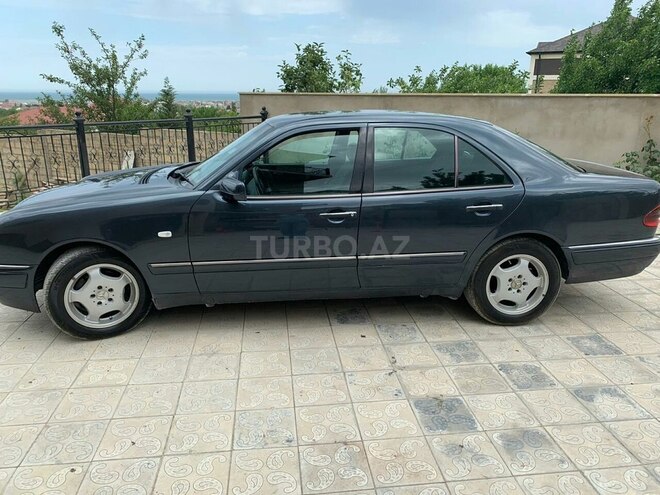 Mercedes E 220 1997, 460,000 km - 2.2 l - Sumqayıt
