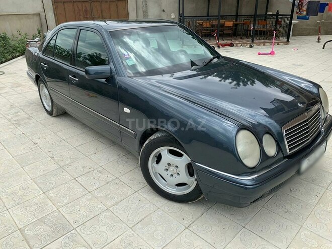 Mercedes E 220 1997, 460,000 km - 2.2 l - Sumqayıt