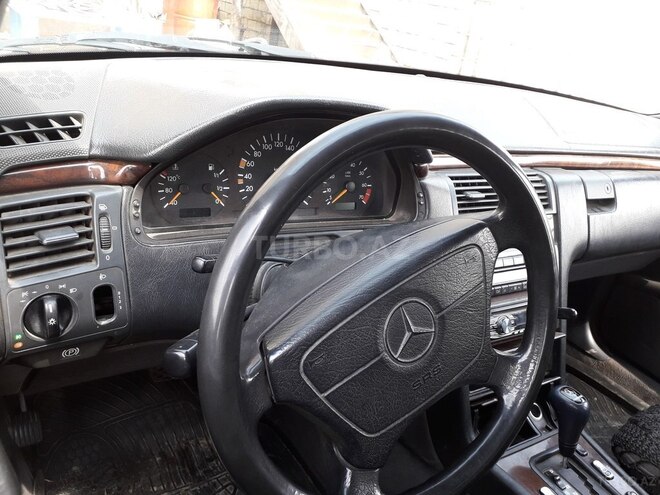 Mercedes E 230 1995, 432,000 km - 2.3 л - Şirvan