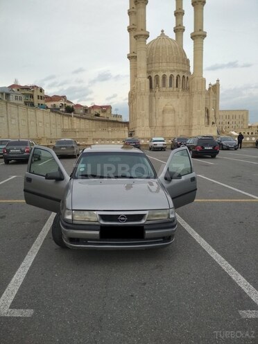 Opel Vectra 1995, 32,560 km - 2.0 l - Bakı