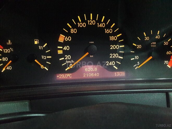 Mercedes E 240 1998, 21,093 km - 2.4 l - Bakı
