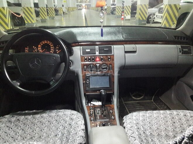 Mercedes E 240 1998, 21,093 km - 2.4 l - Bakı