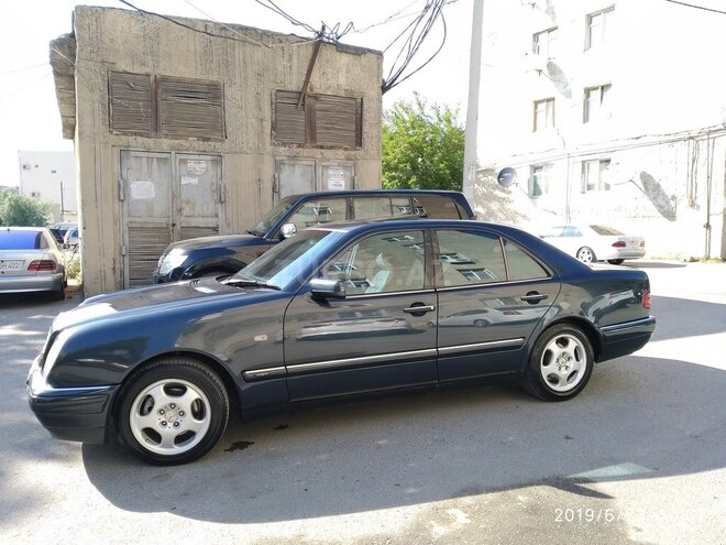 Mercedes E 240 1998, 319,000 km - 2.4 л - Bakı