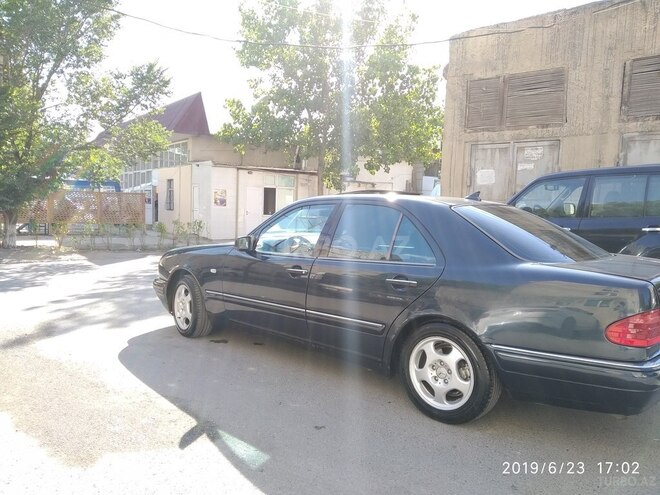 Mercedes E 240 1998, 319,000 km - 2.4 л - Bakı