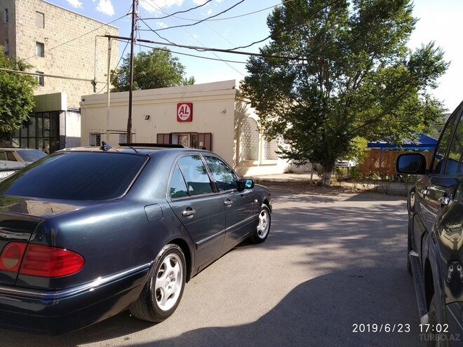 Mercedes E 240 1998, 319,000 km - 2.4 л - Bakı