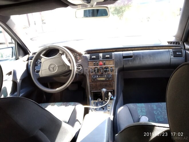 Mercedes E 240 1998, 319,000 km - 2.4 л - Bakı