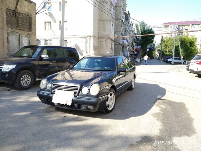 Mercedes E 240 1998, 319,000 km - 2.4 л - Bakı