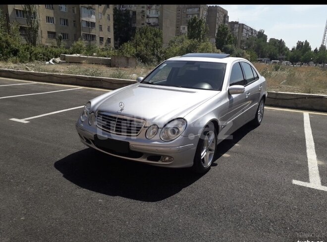 Mercedes E 220 2004, 251,500 km - 2.2 l - Bakı