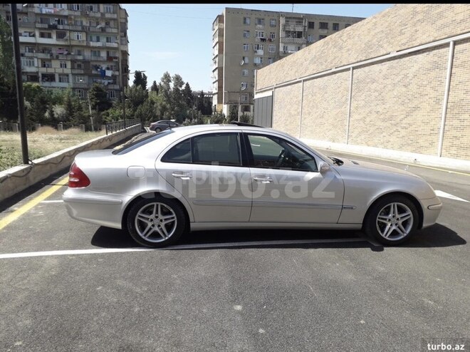 Mercedes E 220 2004, 251,500 km - 2.2 l - Bakı