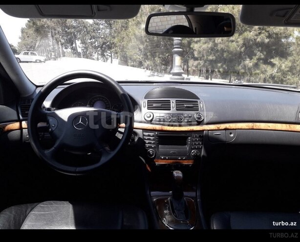 Mercedes E 220 2004, 251,500 km - 2.2 l - Bakı