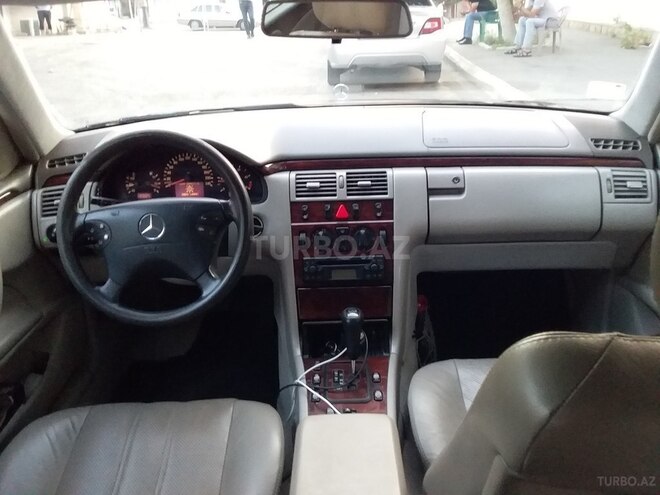 Mercedes E 220 1999, 275,593 km - 2.2 l - Bakı