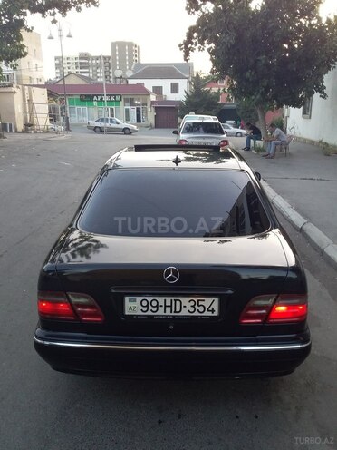 Mercedes E 220 1999, 275,593 km - 2.2 l - Bakı