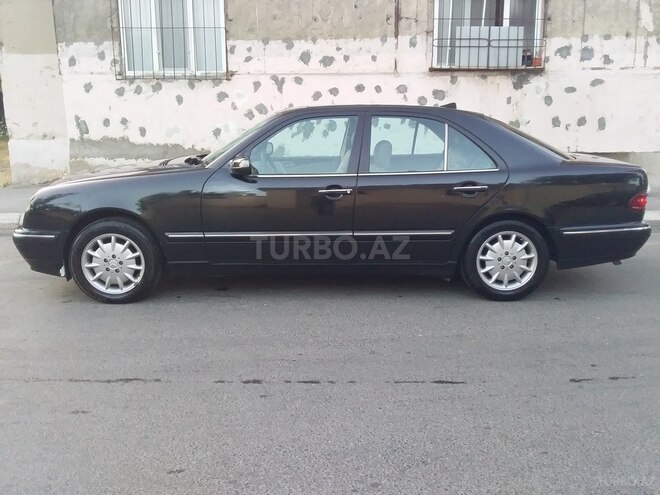 Mercedes E 220 1999, 275,593 km - 2.2 l - Bakı