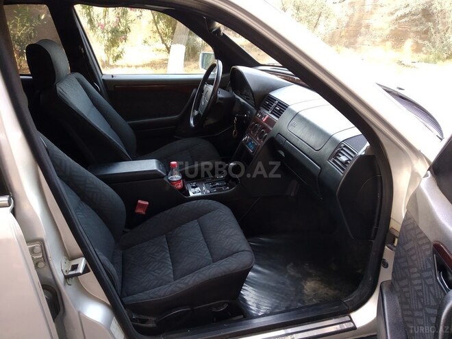 Mercedes C 220 1996, 243,000 km - 2.2 l - Sumqayıt