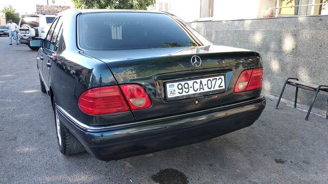 Mercedes E 240 1998, 355,000 km - 2.4 l - Bakı