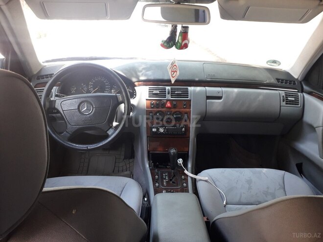 Mercedes E 240 1999, 180,000 km - 2.4 l - Sumqayıt