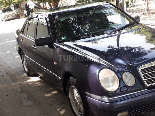 Mercedes E 240 1999, 180,000 km - 2.4 l - Sumqayıt