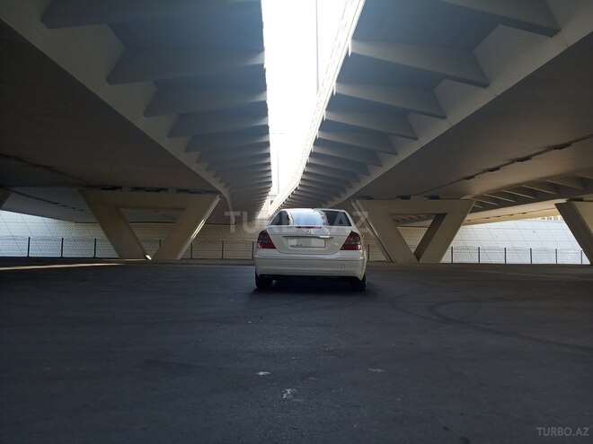 Mercedes E 220 2005, 268,000 km - 2.2 л - Bakı