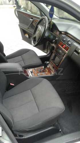 Mercedes E 240 2001, 145,000 km - 2.6 l - Bakı
