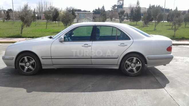 Mercedes E 240 2001, 145,000 km - 2.6 l - Bakı