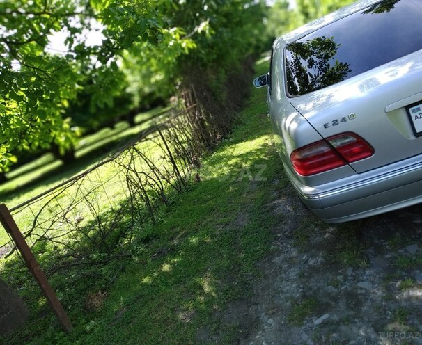 Mercedes E 240 2001, 145,000 km - 2.6 l - Bakı