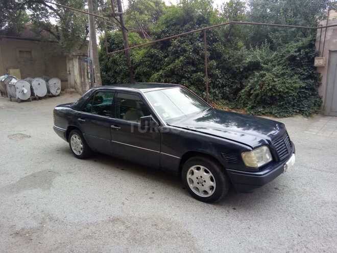 Mercedes E 250 1995, 369,000 km - 2.5 l - Bakı