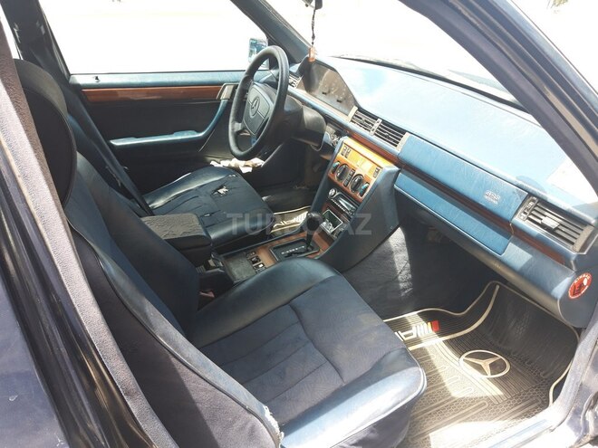 Mercedes E 250 1995, 369,000 km - 2.5 l - Bakı