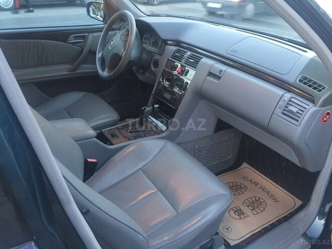 Mercedes E 240 2000, 245,600 km - 2.6 l - Bakı