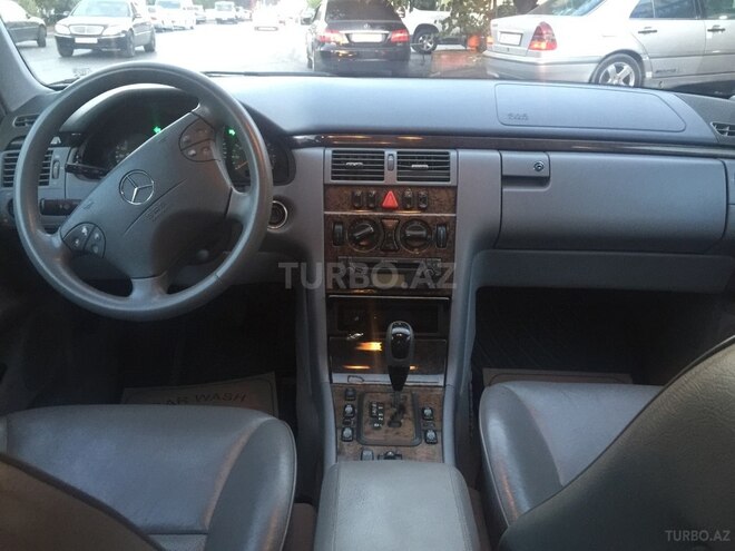 Mercedes E 240 2000, 245,600 km - 2.6 l - Bakı