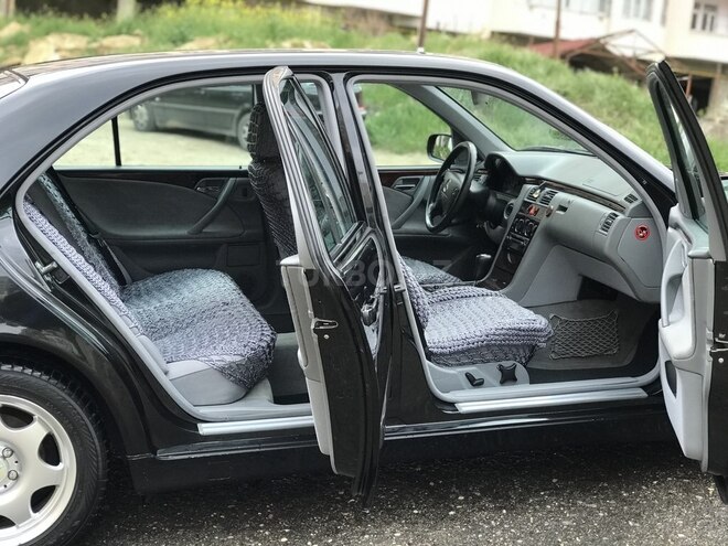 Mercedes E 220 2000, 189,933 km - 2.2 l - Bakı