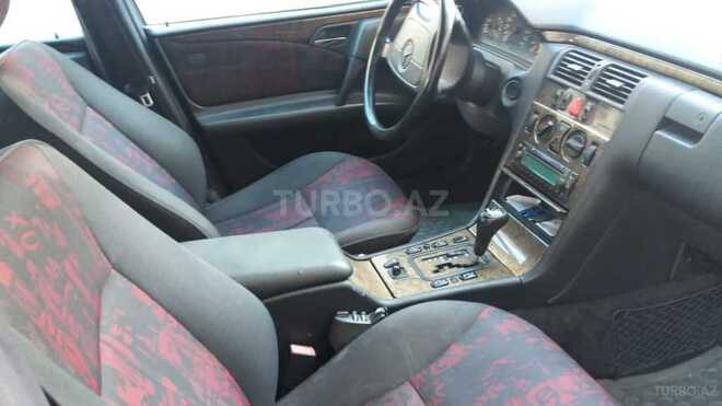Mercedes E 220 1998, 270,000 km - 2.2 l - Bakı