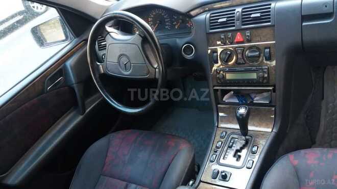 Mercedes E 220 1998, 270,000 km - 2.2 l - Bakı