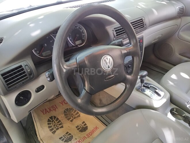 Volkswagen Passat 2004, 233,500 km - 1.8 l - Bakı
