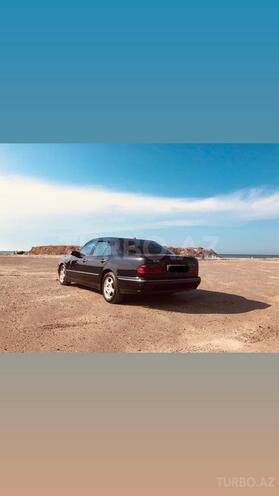 Mercedes E 270 2001, 420,000 km - 2.7 l - Bakı