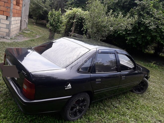Opel Vectra 1992, 317,190 km - 1.6 l - Zaqatala
