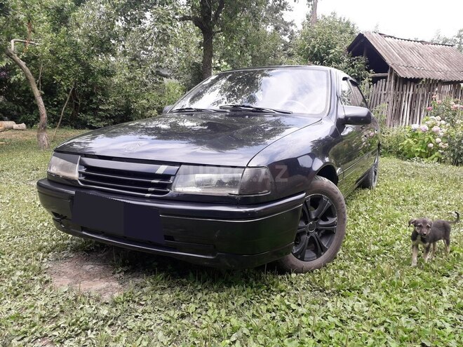 Opel Vectra 1992, 317,190 km - 1.6 l - Zaqatala