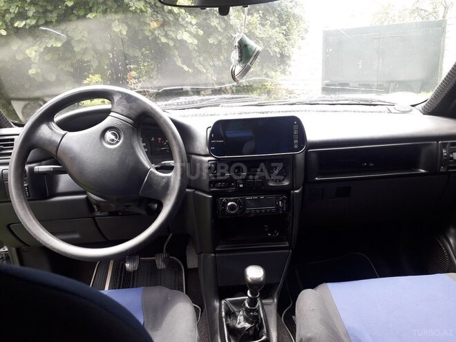 Opel Vectra 1992, 317,190 km - 1.6 l - Zaqatala