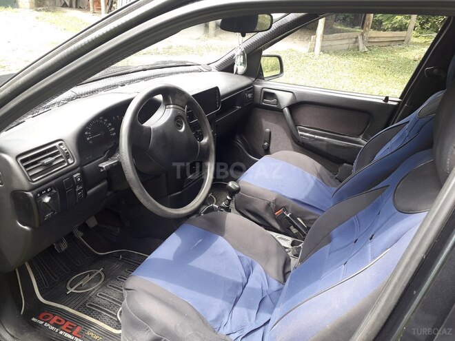Opel Vectra 1992, 317,190 km - 1.6 l - Zaqatala