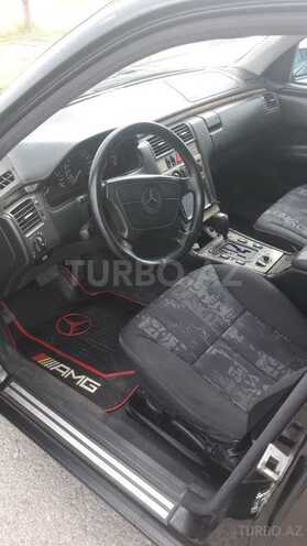 Mercedes E 240 1999, 300,000 km - 2.4 l - Xaçmaz