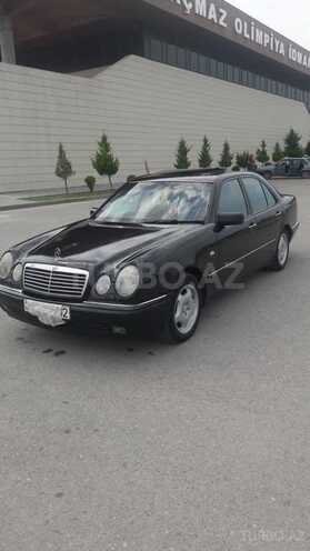 Mercedes E 240 1999, 300,000 km - 2.4 l - Xaçmaz