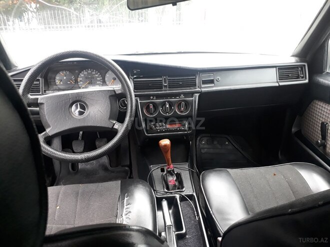 Mercedes 190 1990, 450,000 km - 1.8 л - Quba