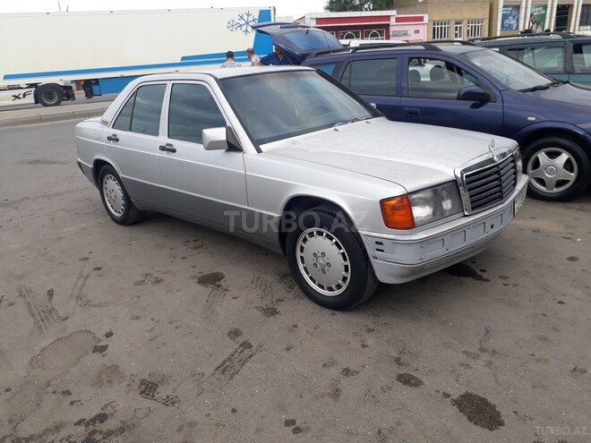 Mercedes 190 1990, 450,000 km - 1.8 л - Quba
