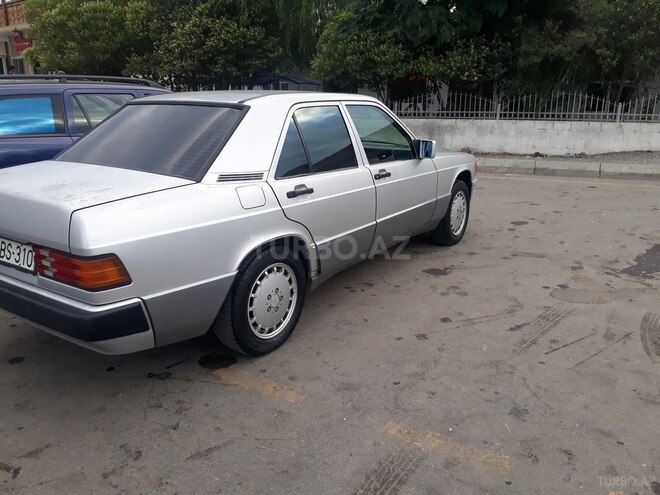 Mercedes 190 1990, 450,000 km - 1.8 л - Quba