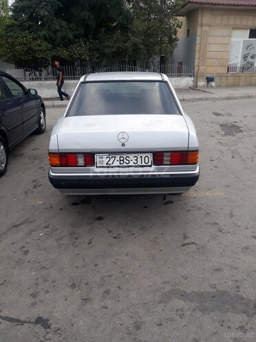 Mercedes 190 1990, 450,000 km - 1.8 л - Quba