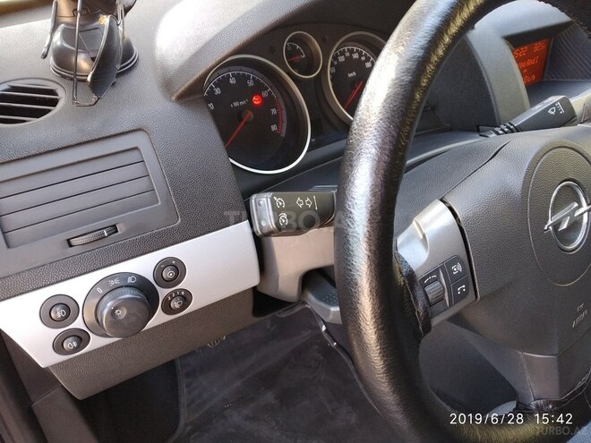 Opel Astra 2005, 15,000 km - 1.4 l - Qusar