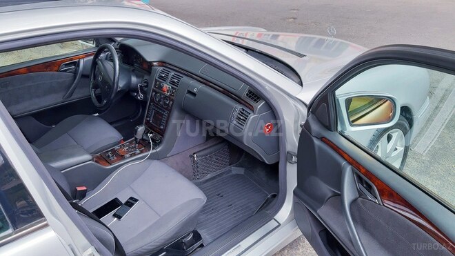 Mercedes E 270 2001, 350,000 km - 2.7 l - Bakı