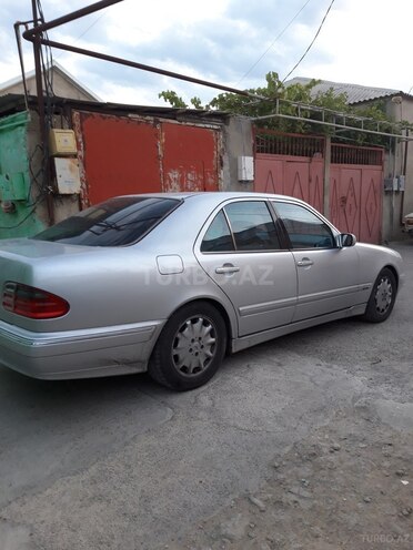 Mercedes E 240 2001, 291,207 km - 2.4 l - Bakı